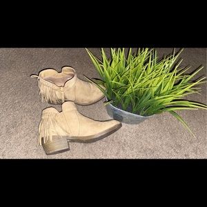🍁Fringe Tan Suede Booties🍁